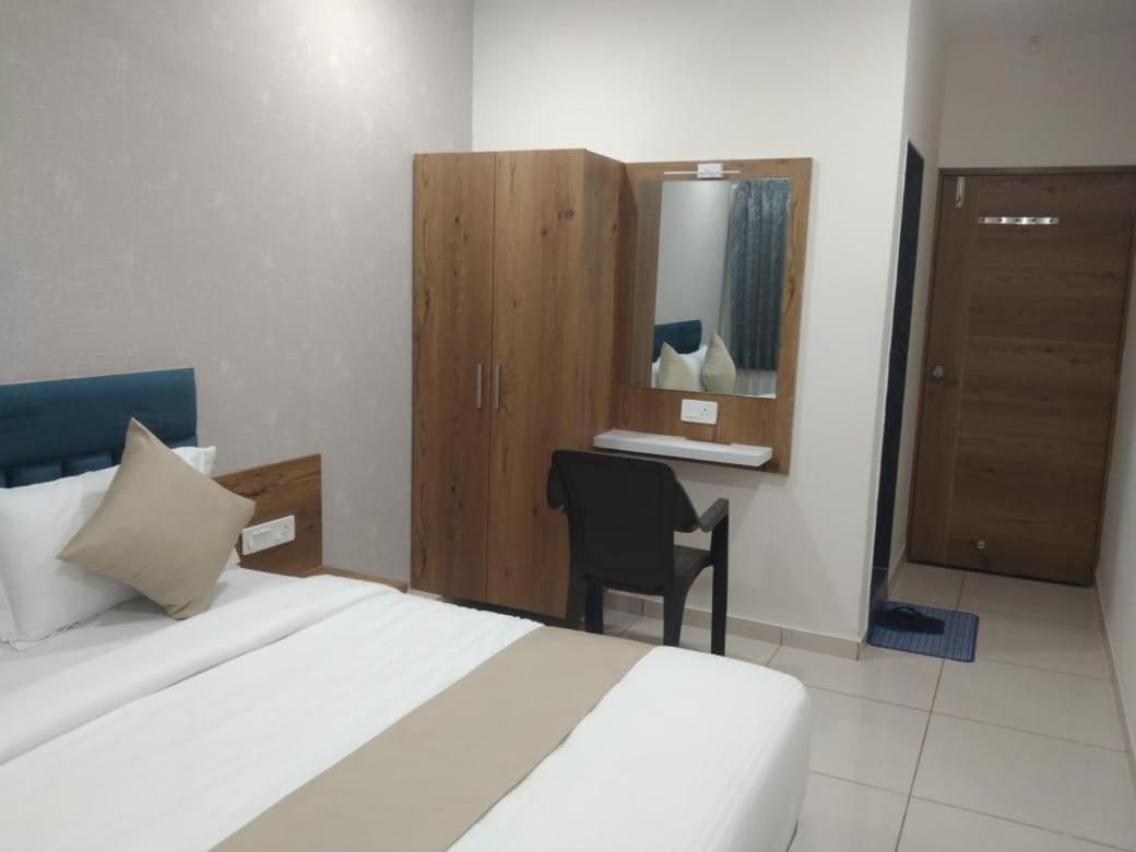 Hotel Md Residency Ānand Dış mekan fotoğraf