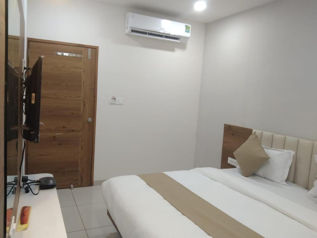 Hotel Md Residency Ānand Dış mekan fotoğraf