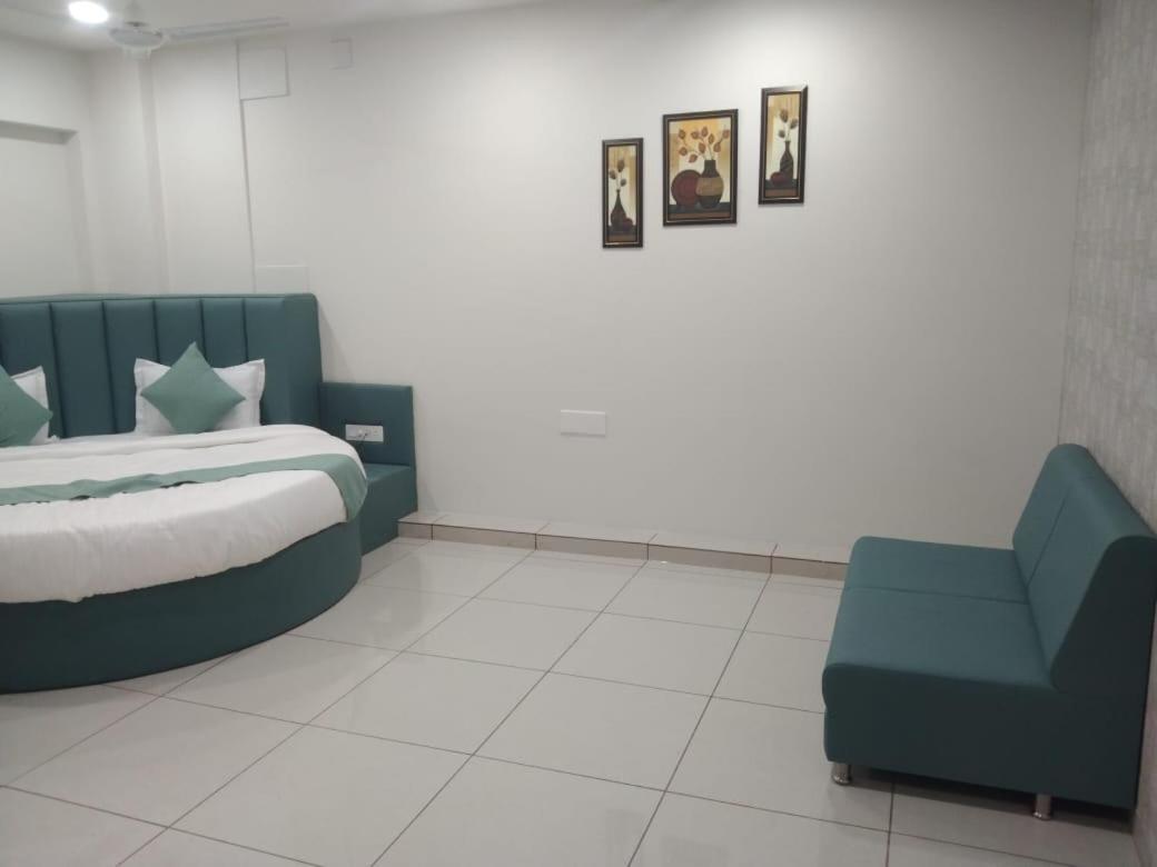Hotel Md Residency Ānand Dış mekan fotoğraf