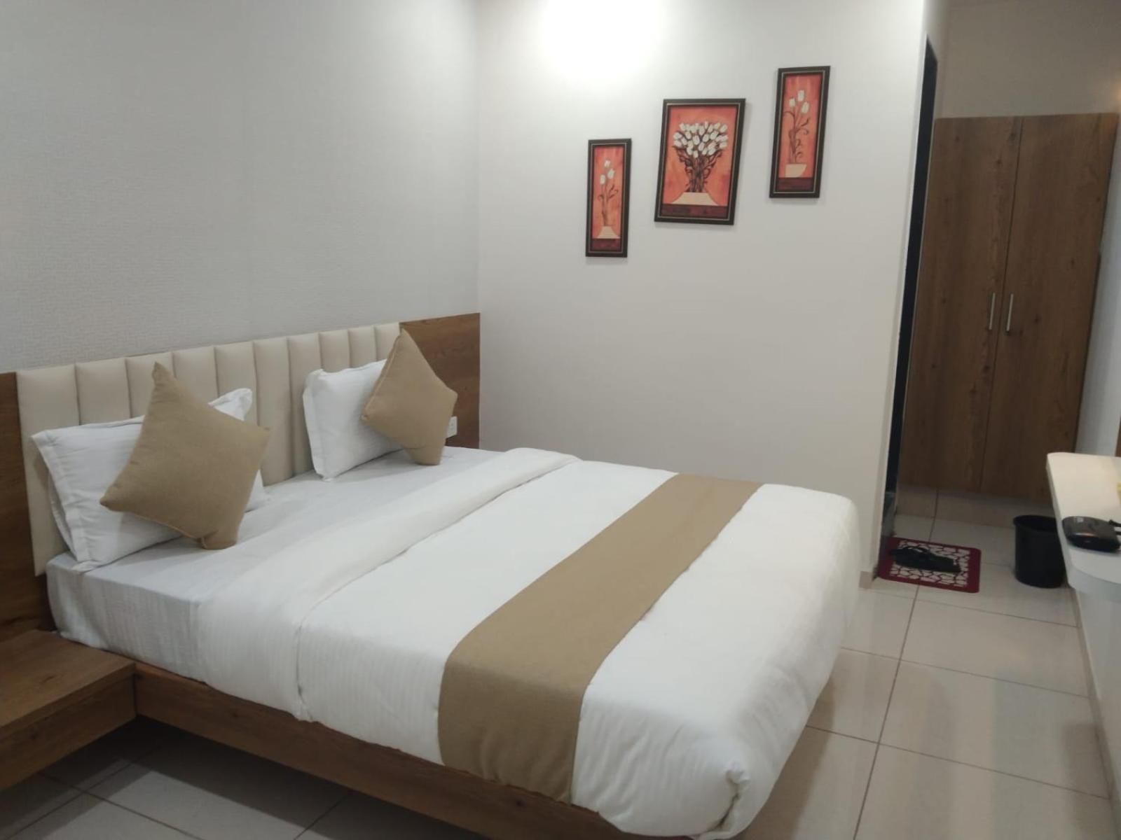 Hotel Md Residency Ānand Dış mekan fotoğraf