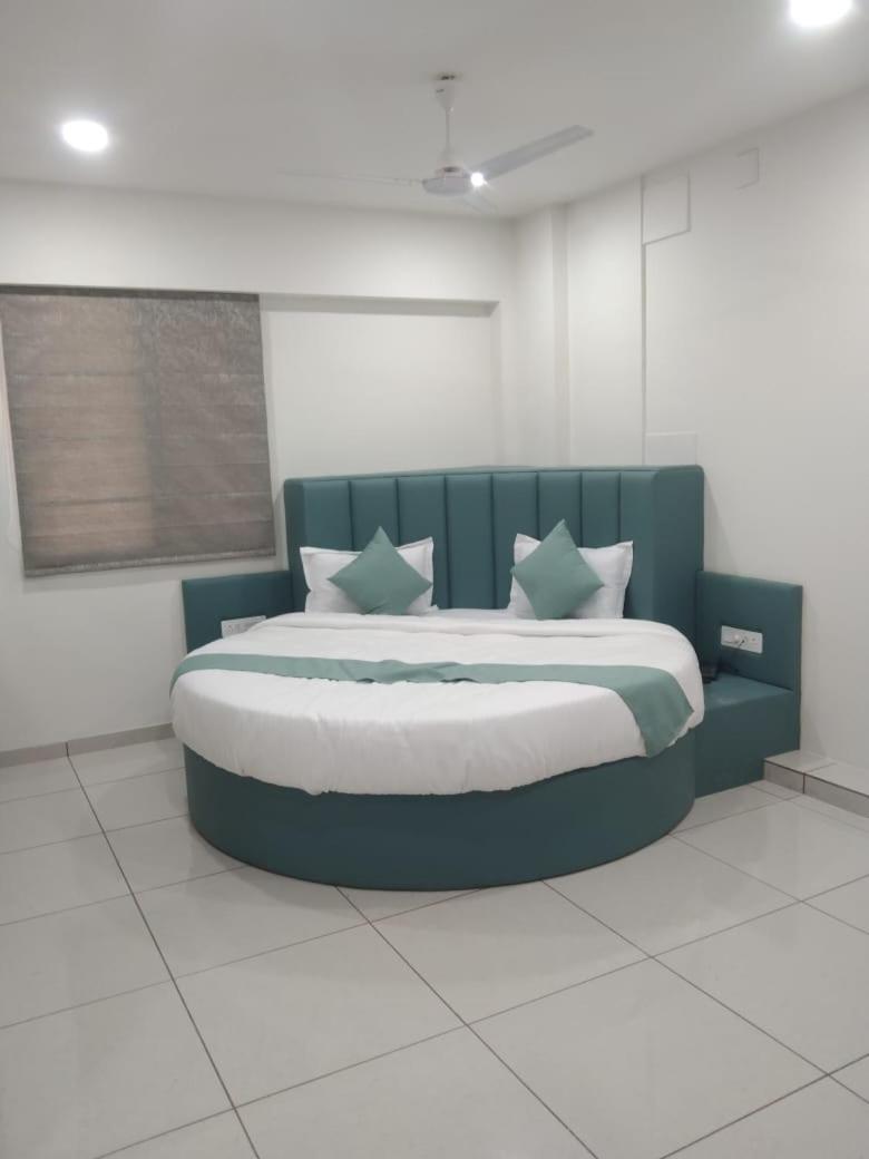 Hotel Md Residency Ānand Dış mekan fotoğraf